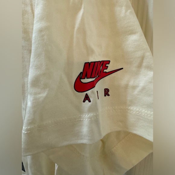 NIKE SPORTSWEAR TEE size M - Picture 6 of 7